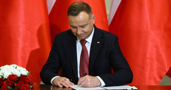 Prezydent Andrzej Duda podpisał nowelizację ustawy budżetowej na 2021 r. - poinformowała we wtorek kancelaria prezydenta. Prezydent podpisał także nowelizację ustawy okołobudżetowej na 2021 r.
