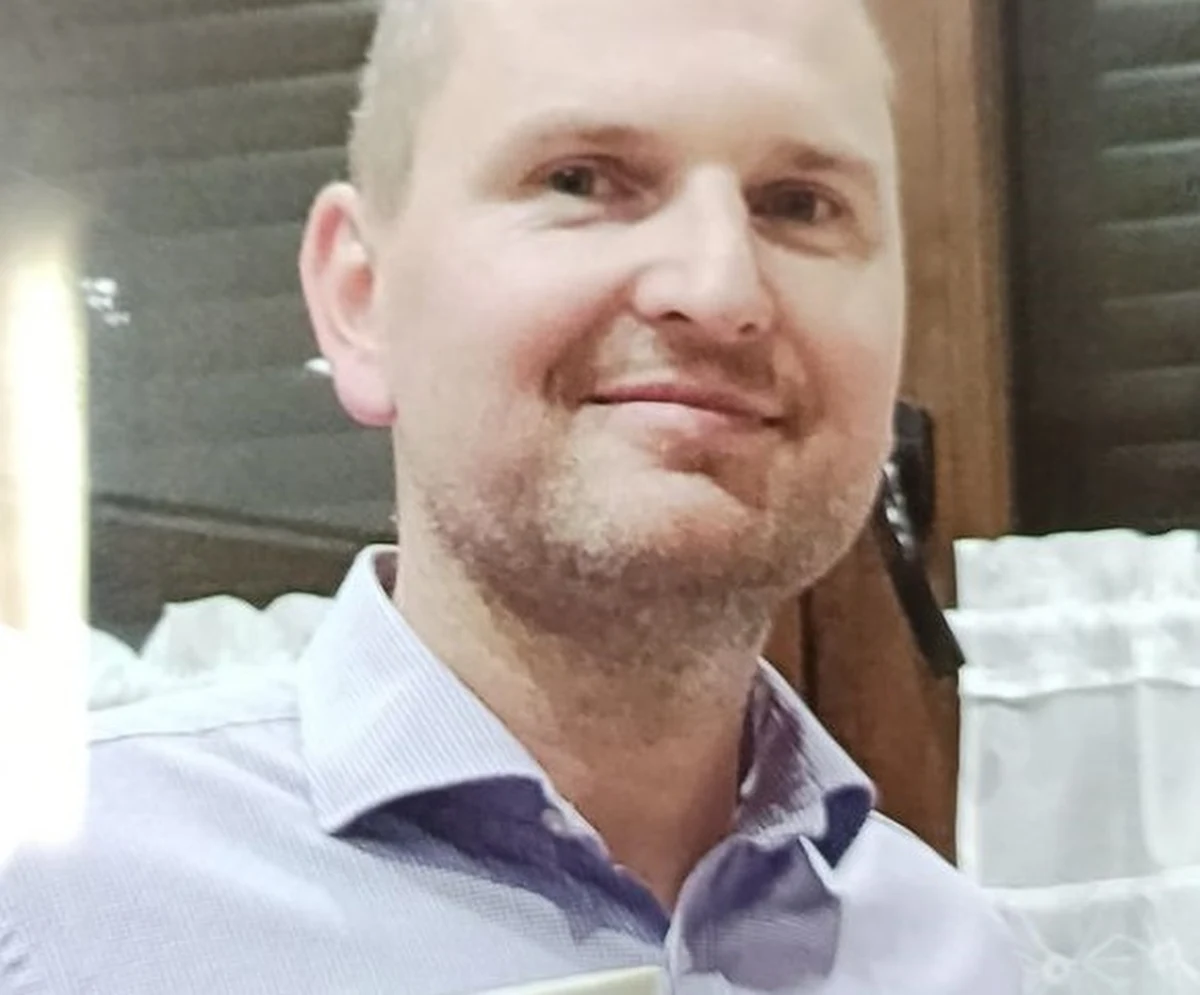 Sopoccy policjanci szukają 46-letniego Michała Kąkola. Zaginiony ostatni raz był widziany przez rodzinę 16 października 2021 r. około godz. 22.00 na ul. Łokietka w Sopocie. 