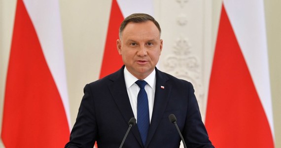 Prezydent Andrzej Duda, przywołując swą poniedziałkową rozmowę z prezydentem Niemiec Frankiem-Walterem Steinmeierem, powiedział, że może rozwiać obawy dotyczące możliwości wprowadzenia kontroli na granicy polsko-niemieckiej. "Prezydent Steinmeier nie miał żadnego takiego sygnału" - poinformował polityk. 