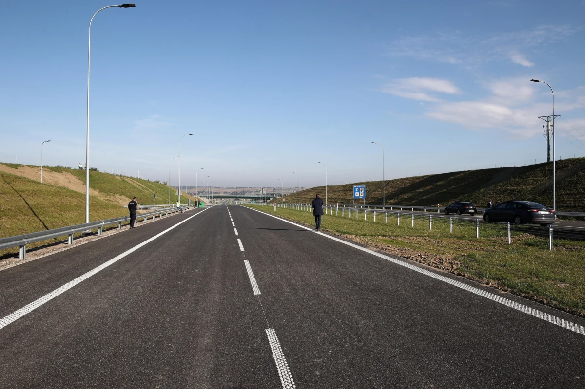 Po otwarciu długo oczekiwanego odcinka drogi ekspresowej S7 w Małopolsce pomiędzy Widomą a Szczepanowicami konieczne będą zmiany. To jedyny oddany do użytku odcinek z czterech zaplanowanych na północ od Krakowa do granicy z województwem świętokrzyskim. Ekspresowa trasa ma połączyć dwa największe polskie miasta – Kraków i Warszawę. 