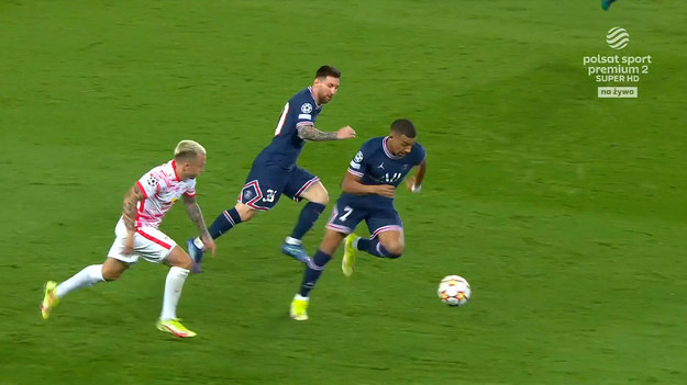 Wydawało się, że wysoko ustawiona obrona RB Lipsk ma sytuację pod kontrolą, ale tylko do czasu, aż błąd popełnił Tyler Adams. Pod presją niedokładnie podał do tyłu, rozpędził się Mbappe, dostarczył piłkę do Messiego. Pierwszy strzał Argentyńczyka trafił w lewy słupek, piłka odbiła się wzdłuż linii bramkowej i to Messi zameldował się tam pierwszy i dobił do pustej bramki na 2-2
