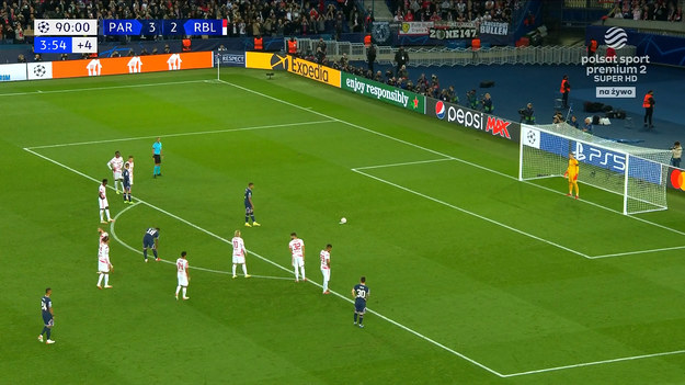 Kylian Mbappe pudłuje z 11 metrów w meczu przeciwko RB Lipsk w 3. kolejce Ligi Mistrzów.