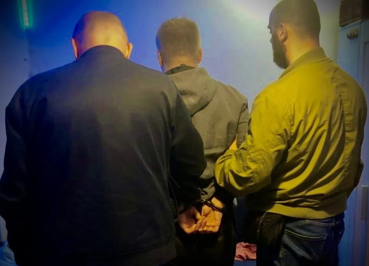 Policjanci z Zielonej Góry zatrzymali jedną osobę ws. dewastacji drewnianego krzyża na os. Zastalowskim w tym mieście. To 31-letni mężczyzna. 