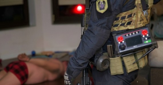 Grupę handlującą na dużą skalę narkotykami rozbili stołeczni policjanci. Na polecenie mazowieckiego wydziału Prokuratury Krajowej zatrzymali 26 osób. 