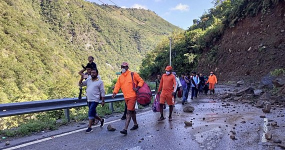 Od kilku dni w Indiach i Nepalu występują gwałtowne ulewy. W powodziach i osuwiskach ziemi zginęło co najmniej 116 osób. Dziesiątki osób uważa się za zaginione - wynika z najnowszych danych przekazanych w środę przez władze obu krajów.
