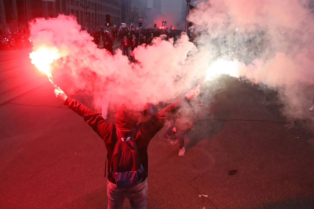 Prezydent Warszawy Rafał Trzaskowski zmierza zablokować Marsz Niepodległości. Zapowiada wniosek do sanepidu o opinię ws. organizacji marszu. Nie wyklucza odmowy zgody i wniosku do sądu w tej sprawie. Podejmiemy wszystkie kroki jak rok temu - zapowiada. 