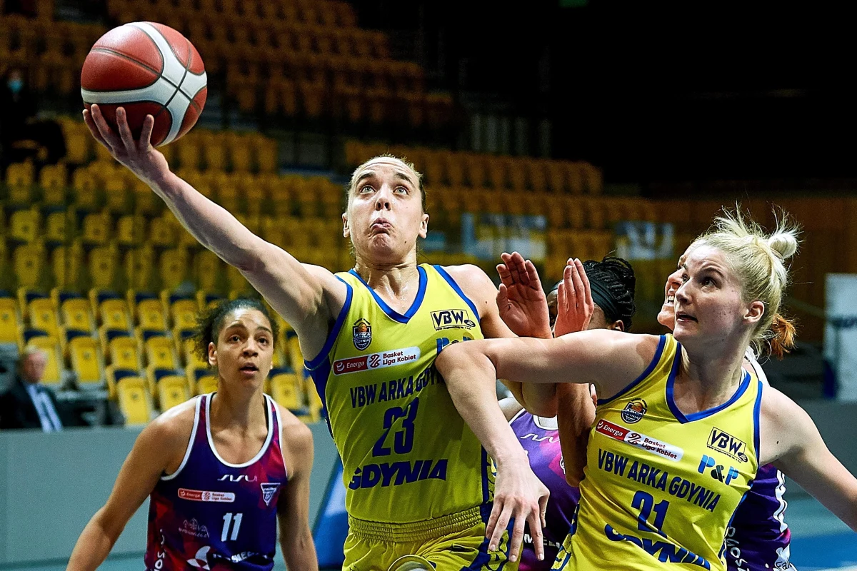 Amerykanka z polskim paszportem Marissa Kastanek (VBW Arka Gdynia), która nie brała udziału w ostatnich, letnich zgrupowaniach reprezentacji, jest jedną z 24 koszykarek powołanych przez trenera Marosa Kovacika na dwa pierwsze mecze eliminacji mistrzostw Europy 2023 z Albanią i Turcją (gr. D).