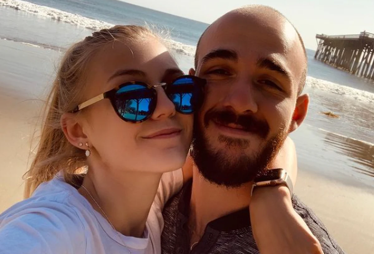 Ludzkie szczątki znaleziono na Florydzie, na terenie, na którym trwały poszukiwania Briana Laundrie’ego. Wcześniej znaleziono rzeczy, które prawdopodobnie należały do mężczyzny. Słuch po nim zaginął po tym, jak wszczęto poszukiwania jego narzeczonej Gabby Petito, z którą był w podróży po Stanach Zjednoczonych. Ciało młodej blogerki odnaleziono w zeszłym miesiącu. Koroner podał, że została uduszona. 