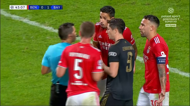 Nieuznany gol Roberta Lewandowskiego w meczu Ligi Mistrzów Benfica Lizbona - Bayern Monachium.