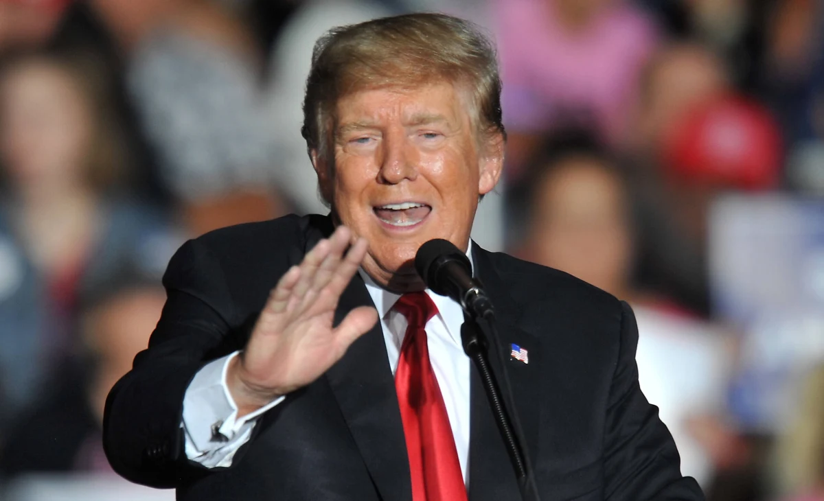 Były prezydent Donald Trump zapowiedział w środę wieczorem uruchomienie własnego portalu społecznościowego, nazwanego TRUTH Social, a także platformy streamingowej. Jak stwierdził, sieć ma być "rywalem" dla liberalnych mediów i gigantów technologicznych.
