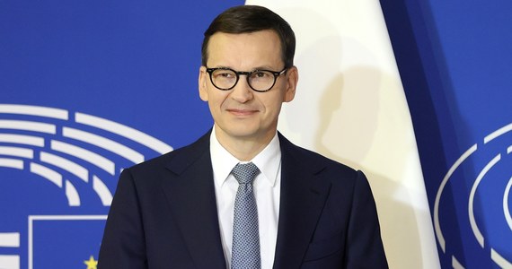 Polska pozostaje lojalnym członkiem Unii Europejskiej - podkreślił w czwartek premier Mateusz Morawiecki. Zapewnił, że Polska przestrzega prawa europejskiego i uznaje jego prymat nad krajowymi ustawami "stosownie do wspólnych dla nas wszystkich zobowiązań wynikających z Traktatu o UE".