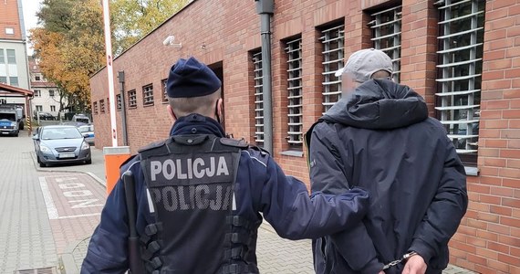 39-letni złodziej poszukiwany listem gończym za kradzież z włamaniem wpadł wczoraj w ręce policjantów, bo palił papierosa na sopockim dworcu. Dlatego został wylegitymowany przez funkcjonariuszy.