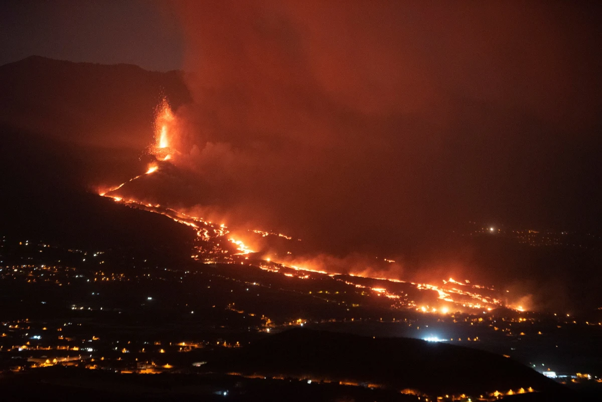 W okolicach wulkanu Cumbre Vieja, który od 19 września znajduje się w fazie erupcji, ekipa ratująca okrążone przez lawę psy, znalazła ludzkie kości. W mediach i na forach internetowych pojawiły się różne spekulacje dotyczące makabrycznego odkrycia.
