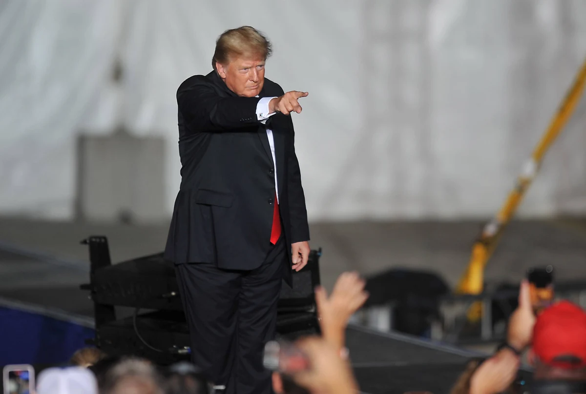 ​Nowy portal społecznościowy byłego prezydenta USA Donalda Trumpa, nazwany TRUTH Social i uruchomiony w środę w pierwszej wersji testowej tylko "dla zaproszonych gości" został zhakowany po kilku godzinach - podaje amerykański "Newsweek".