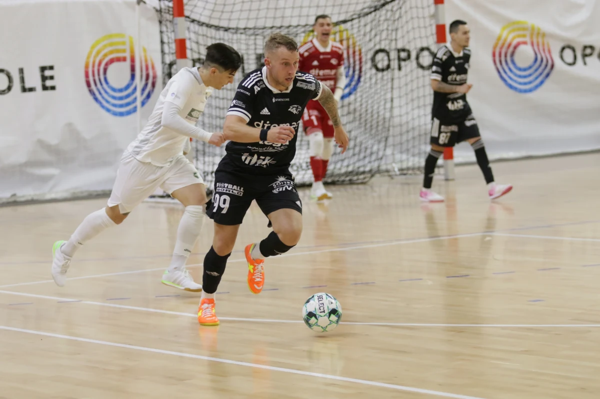 Po pokonaniu mistrzów Polski, Dreman Opole Komprachcice ma apetyt na więcej. Przed nim jednak starcie z niepokonanymi do tej pory wicemistrzami Polski, Constractem Lubawa. Czy graczom Jarosława Patałucha uda się sprawić kolejną sensację?