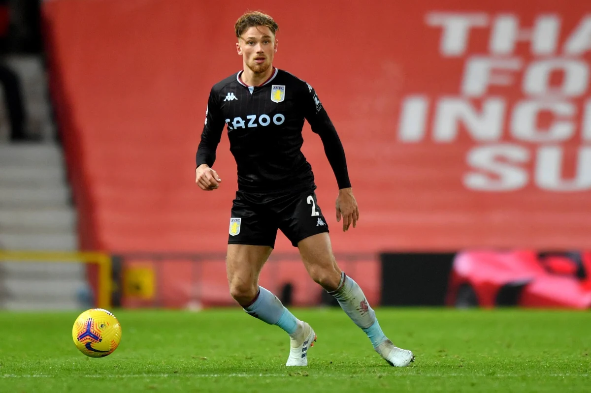 ​Selekcjoner Paulo Sousa przebywa obecnie w Londynie, gdzie w piątkowy wieczór obejrzy meczu Arsenal - Aston Villa. Piłkarzem ekipy gości jest Matty Cash, z którym trener kadry biało-czerwonych spotka się w sobotę rano. Boczny obrońca ubiega się o polski paszport.