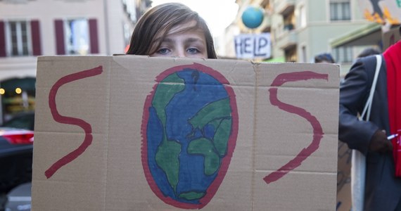 Działacze z Młodzieżowego Strajku Klimatycznego jadą na szczyt klimatyczny COP26. Mają nadzieję, że spotkanie światowych przywódców nie będzie pełne jedynie pustych deklaracji. "Dzisiejszy świat to chaos, który będzie o wiele większy, jeśli nic nie zrobimy z kryzysem klimatycznym. Potrzebujemy planu pilnego działania, bo zostało nam już niewiele czasu" – alarmuje Małgorzata Lach, działaczka ruchu. 