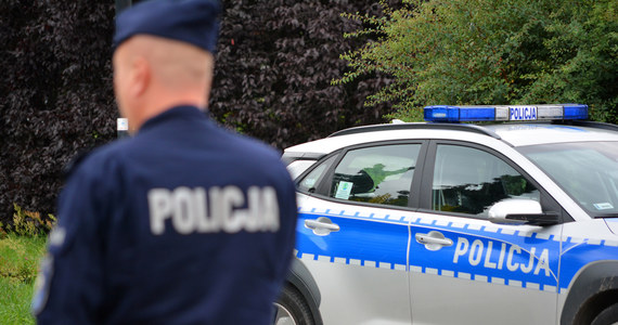 Cztery osoby trafiły do szpitala po wypadku, do jakiego doszło w trakcie policyjnego pościgu na drodze krajowej nr 66 między Szastałami a Kalnicą na Podlasiu. To trzy kobiety i dziecko. 