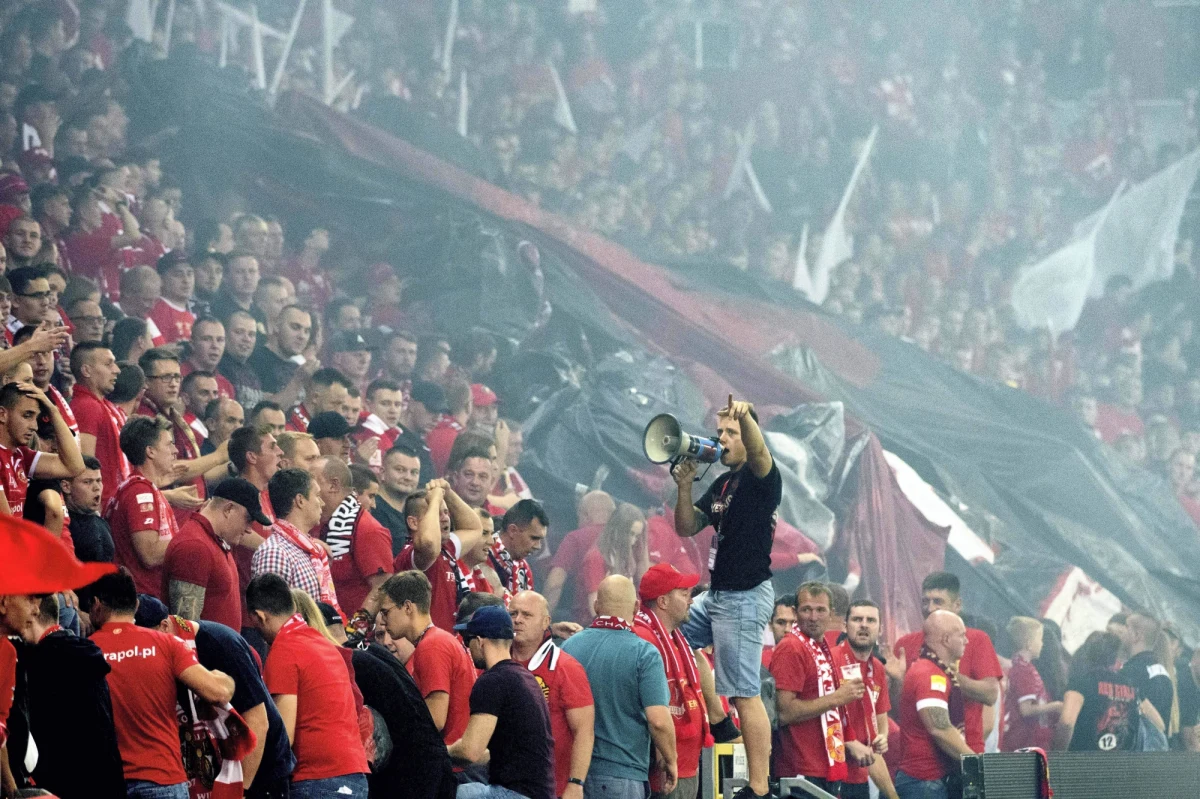 To będzie 67. pojedynek Widzewa i ŁKS-u. Obie drużyny mają w dorobku tytuły mistrzowskie, a ich rywalizacja na przestrzeni lat budziła emocje nie tylko w Łodzi. W mieście marzą, by oba kluby powalczyły ze sobą na poziomie Ekstraklasy. Ostatnie ekstraklasowe derby Łodzi rozegrano w 2012 roku. Później oba kluby grały na różnych poziomach ligowych. Wyjątkiem były pojedynki w III lidze w sezonie 2016/2017. Teraz oba rywalizują w 1. lidze. Pierwszy gwizdek w Łodzi o 18:00.