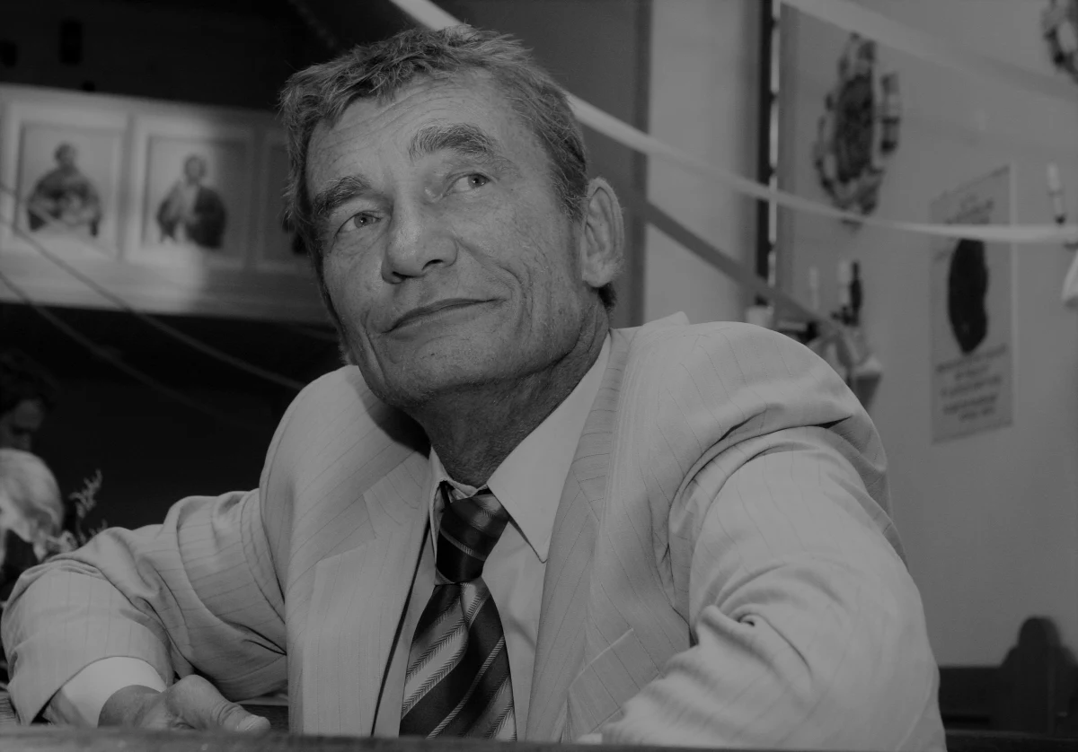 Nie żyje polski aktor filmowy, telewizyjny i teatralny Krzysztof Kierszowski - poinformował teatr tm. Artysta zmarł w wieku 70 lat.