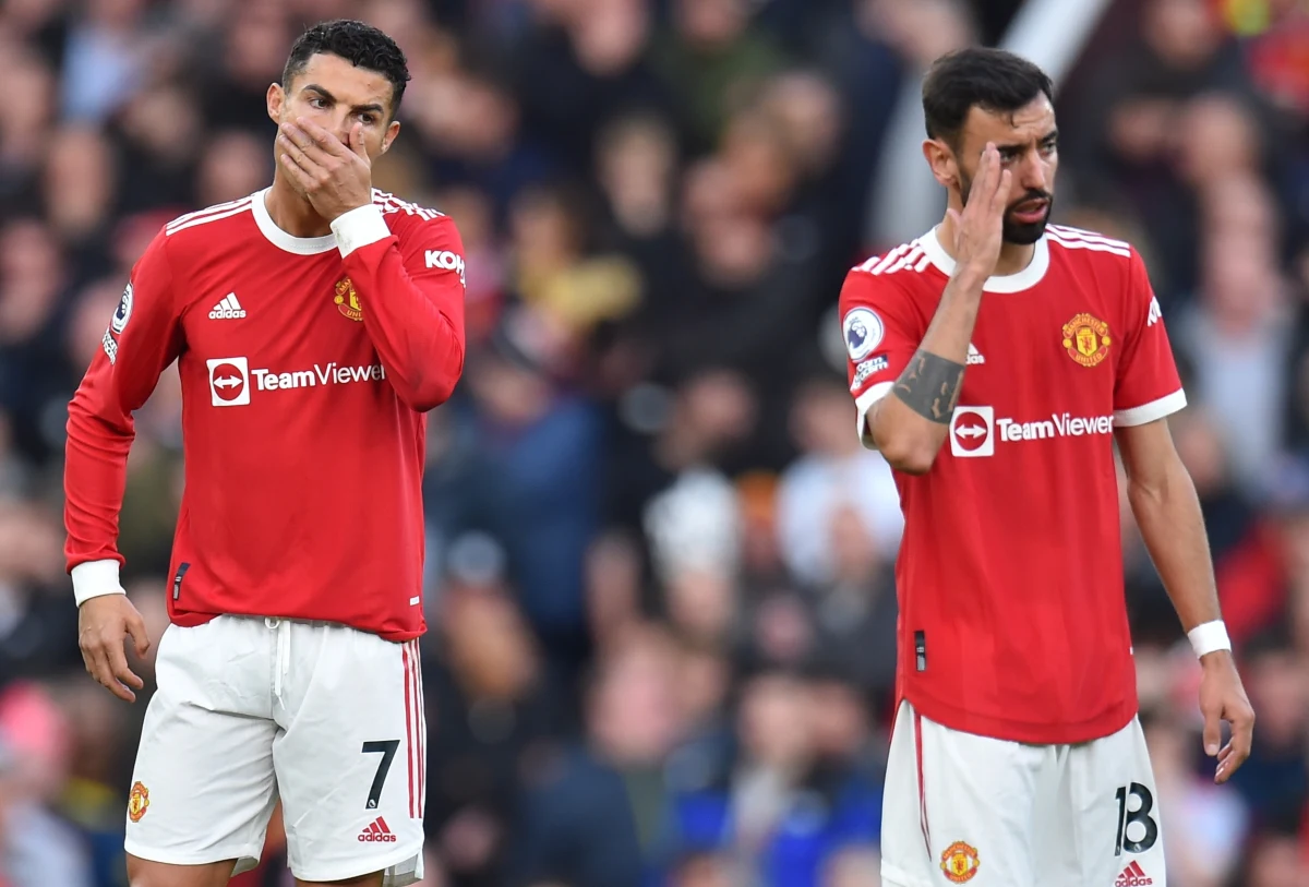 Piłkarze Liverpoolu pokonali na wyjeździe Manchester United 5:0 w meczu kończącym 9. kolejkę angielskiej ekstraklasy. Trzy gole zdobył Mohamed Salah, a jego zespół awansował na drugie miejsce w tabeli.