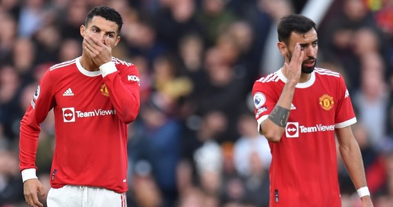 Piłkarze Liverpoolu pokonali na wyjeździe Manchester United 5:0 w meczu kończącym 9. kolejkę angielskiej ekstraklasy. Trzy gole zdobył Mohamed Salah, a jego zespół awansował na drugie miejsce w tabeli.