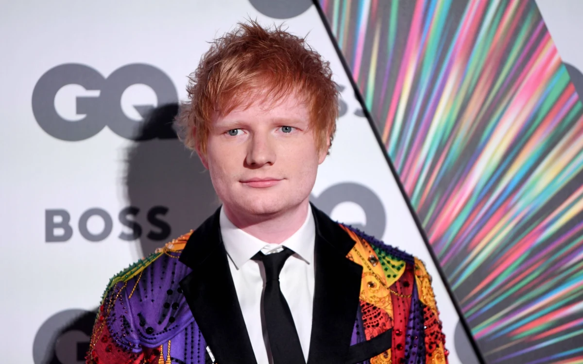 Brytyjski piosenkarz Ed Sheeran poinformował, że test potwierdził u niego obecność koronawirusa. Wiadomość pojawiła się na niespełna tydzień przed premierą piątego albumu artysty.