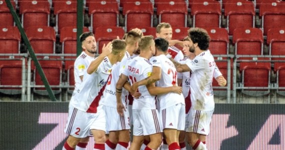 Widzew, podobnie jak wiosną, zremisował z ŁKS 2:2 w piłkarskim święcie Łodzi, jakim dla kibiców z tego miasta są derbowe spotkania. Po meczu rozczarowani końcowym rezultatem byli trenerzy obu zespołów.