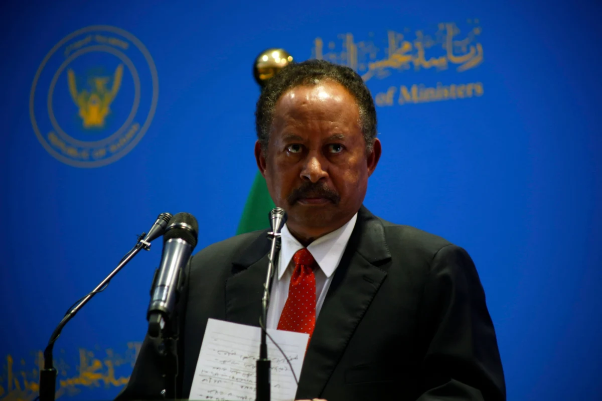 Generał Abdel Fattah al-Burhan ogłosił wprowadzenie stanu wyjątkowego obejmującego wszystkie prowincje Sudanu oraz rozwiązanie rządu - poinformowała agencja Reutera. Wojskowy powiedział, że ambicje polityków i ich spory doprowadziły armię do podjęcia tego kroku. 