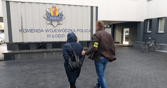 W Łodzi zatrzymano dyrektorkę jednej ze szkół za wyłudzanie dotacji. 58-letnia kobieta miała podawać zawyżoną liczbę uczniów. Teraz grozi jej za to do 8 lat więzienia.