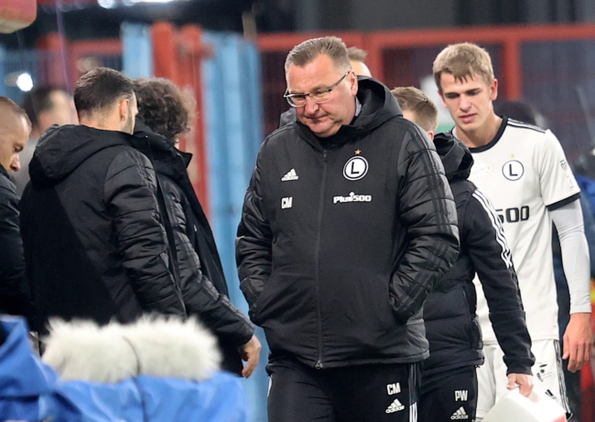 Czesław Michniewicz nie będzie już trenerem Legii Warszawa - poinformował klub. W roli trenera zastąpi go Marek Gołębiewski.