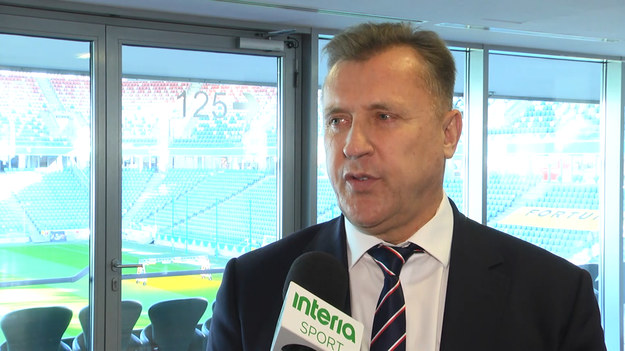 - Z tego co mi wiadomo na podsłuchu w moim gabinecie znalezione zostały śladowe odciski palców - mówi w rozmowie z Interią Cezary Kulesza. Prezes Polskiego Związku Piłki Nożnej w rozmowie ze Zbigniewem Czyżem mówi też o spotkaniu z Prezydentem Andrzejem Dudą w sprawie nadania obywatelstwa polskiego Mattiemu Cashowi. Jeżeli będzie taka potrzeba to prezydent nam pomoże - dodaje.