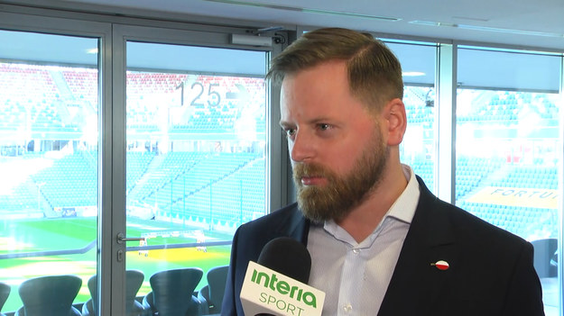 - Wniosek Mattiego Casha w sprawie nadania mu obywatelstwa polskiego jest obecnie procedowany u Wojewody Mazowieckiego. Mogę potwierdzić, że na prośbę selekcjonera Paulo Sousy prezes PZPN Cezary Kulesza spotkał się z Prezydentem Andrzejem Dudą, aby spojrzał łaskawie na sprawę, gdy trafi już do niego - mówi w rozmowie z dziennikarzem Interii Zbigniewem Czyżem Piotr Szefer, dyrektor biura zarządu PZPN. Tu nie chodzi o żadne naciski, ale o to, że jeśli wszystkie formalności zostaną spełnione, to, żeby obywatelstwo Mattiemu Cashowi zostało nadane najszybciej jak to jest możliwe - dodaje.