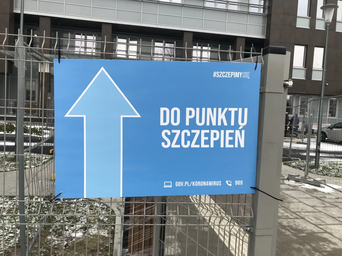 Szpital Południowy przestaje przyjmować pacjentów covidowych. To decyzja władz Warszawy. Powód? Kończy się wydajność instalacji tlenowej. W szpitalu leczonych jest 270 pacjentów, w tym 42 pod respiratorem. 