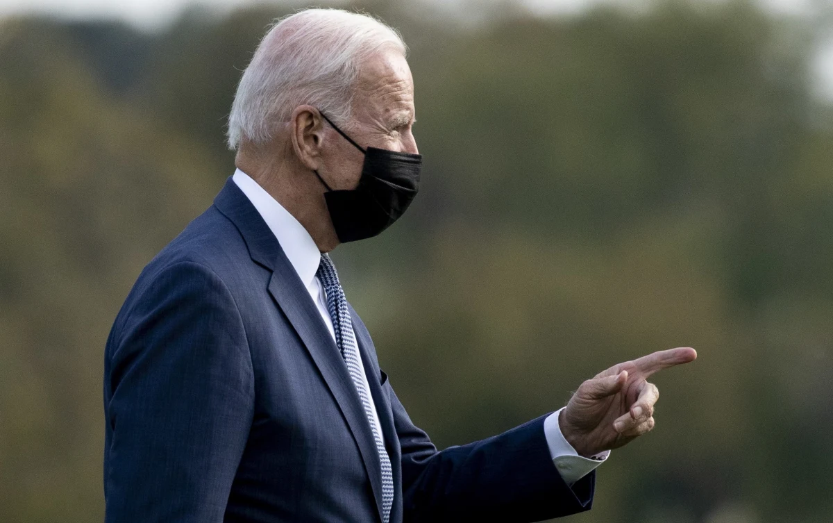 ​Prezydent USA Joe Biden podpisał w poniedziałek rozporządzenie wykonawcze znoszące dotychczasowe restrykcje dla zaszczepionych podróżnych z zagranicy podróżujących samolotem. Nowa polityka wejdzie w życie 8 listopada.