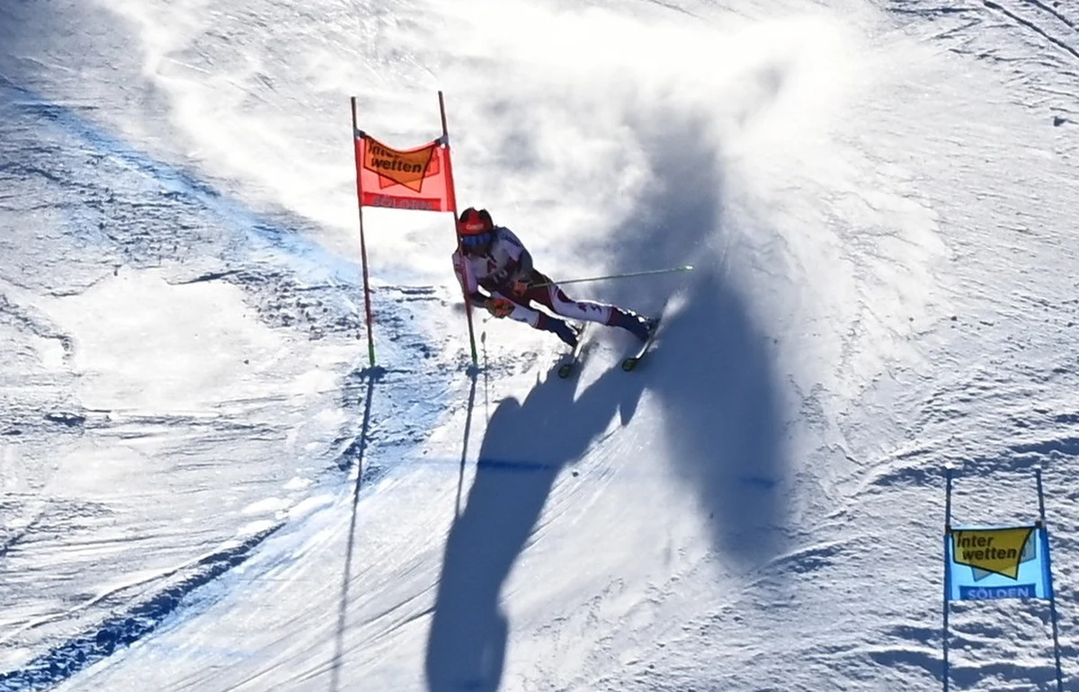 ​Austriackie ministerstwo zdrowia przedstawiło w poniedziałek wieczorem rozporządzenie, zgodnie z którym we wszystkich miejscach pracy od 1 listopada zostanie wprowadzona zasada 3G (geimfpt, genesen, getestet, czyli zaszczepieni, ozdrowieńcy, przebadani). Odnosi się to także do turystyki zimowej.