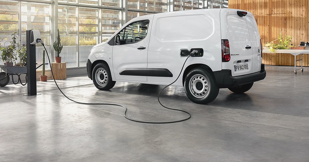 Unia chce elektryków, Stellantis tonie w stratach. Przemysł motoryzacyjny pęka wiadomości,aktualności,Interia Unia chce elektryków, Stellantis tonie w stratach. Przemysł motoryzacyjny pęka