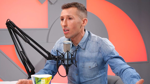 W 12. odcinku programu "Studio Ekstraklasa" gośćmi Sebastiana Staszewskiego byli Sławomir Peszko i Radosław Majewski. Za pośrednictwem rozmowy telefonicznej w studiu Interii Sport kilka słów po zwolnieniu Czesława Michniewicza z Legii powiedział prezes Rakowa Częstochowa Wojciech Cygan. Ekspert sędziowski Łukasz Rogowski wspomniał z kolei o kontrowersjach, które były w ostatniej kolejce. 

W każdym odcinku eksperci podsumowują najciekawsze wydarzenia kolejki PKO Bank Polski Ekstraklasy. Oglądaj w poniedziałki o 20:00 NA ŻYWO w Interii! Partnerem projektu jest PKO Bank Polski.
