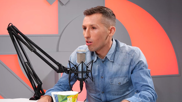 W 12. odcinku programu "Studio Ekstraklasa" gośćmi Sebastiana Staszewskiego byli Sławomir Peszko i Radosław Majewski. Za pośrednictwem rozmowy telefonicznej w studiu Interii Sport kilka słów po zwolnieniu Czesława Michniewicza z Legii powiedział prezes Rakowa Częstochowa Wojciech Cygan. Ekspert sędziowski Łukasz Rogowski wspomniał z kolei o kontrowersjach, które były w ostatniej kolejce. 

W każdym odcinku eksperci podsumowują najciekawsze wydarzenia kolejki PKO Bank Polski Ekstraklasy. Oglądaj w poniedziałki o 20:00 NA ŻYWO w Interii! Partnerem projektu jest PKO Bank Polski.
