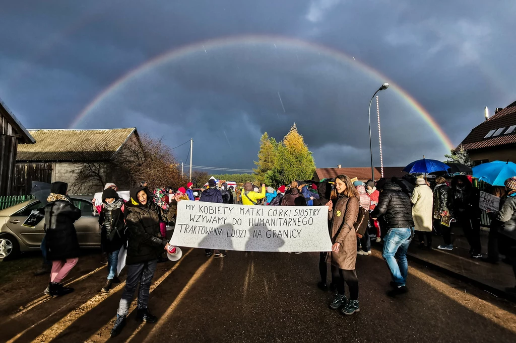 Protest "Matki na granicę" przed siedzibą Straży Granicznej w Michałowie