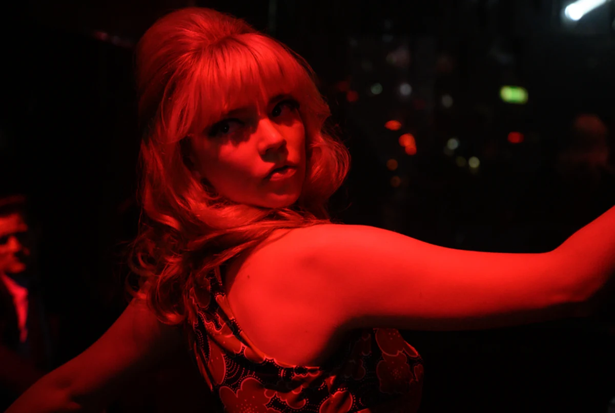 W Los Angeles odbyła się uroczysta premiera "Ostatniej nocy w Soho". Na czerwonym dywanie pojawiły się gwiazdy tej produkcji. To filmowa opowieść o rozkochanej w muzyce retro i modzie vintage dziewczynie, która przyjechała na studia do Londynu. I w tajemniczy sposób wkracza w lata 60.