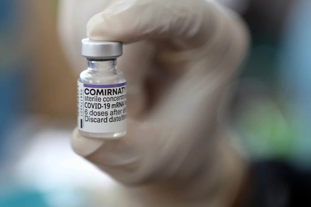 Ekspercka komisja doradzająca Agencji Żywności i Leków (FDA) w USA zdecydowanie poparła we wtorek wprowadzenie do obiegu szczepionki Pfizera przeciwko Covid-19 dla dzieci w wieku 5-11 lat. Ostateczną decyzję agencja podejmie w przyszłym tygodniu.
