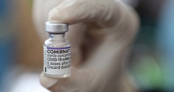 Ekspercka komisja doradzająca Agencji Żywności i Leków (FDA) w USA zdecydowanie poparła we wtorek wprowadzenie do obiegu szczepionki Pfizera przeciwko Covid-19 dla dzieci w wieku 5-11 lat. Ostateczną decyzję agencja podejmie w przyszłym tygodniu.
