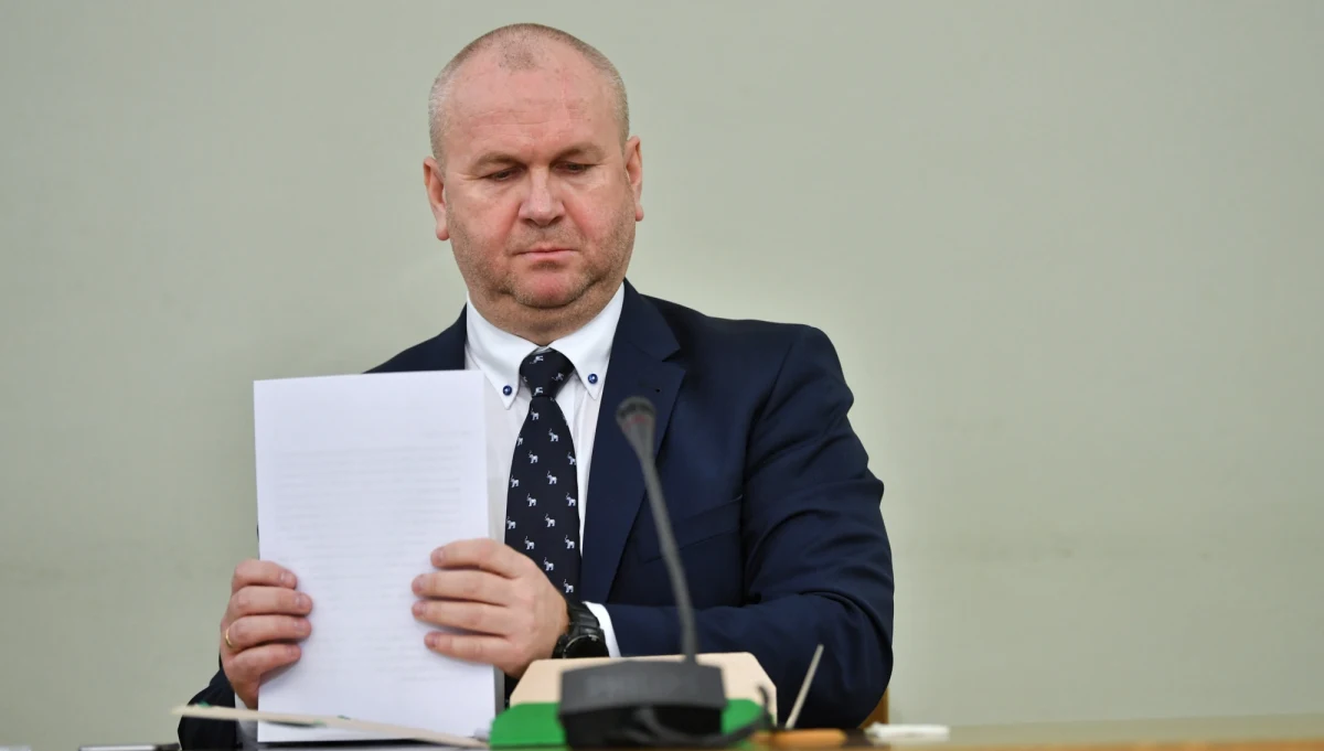 Były szef Centralnego Biura Antykorupcyjnego Paweł Wojtunik usłyszał zarzut wyłudzenia zwrotu podatku VAT. Grozi mu za to od 6 miesięcy do 8 lat pozbawienia wolności. "Te zarzuty są takiej jakości, jak i wysokość poręczenia" - ocenił Wojtunik w rozmowie z reporterem RMF FM Krzysztofem Zasadą. "Mam nadzieję, że doszło tutaj jedynie do pomyłki prokuratorskiej, a nie znowu do celowego nękania mnie i próby uwikłania w cokolwiek, zdezawuowania w jakikolwiek sposób" - dodał. 