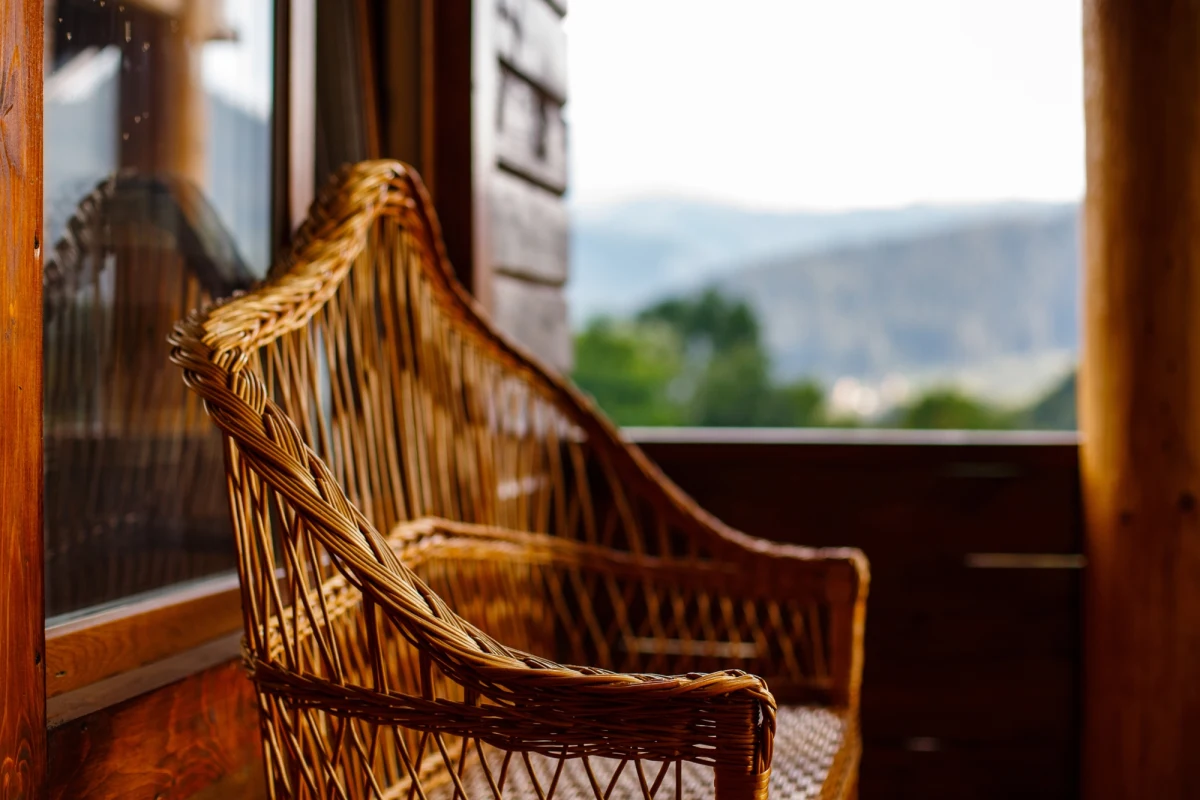 Policjanci z Zakopanego zatrzymali parę, która wyłudzała pobyty oraz usługi w luksusowych hotelach. Przy okazji okradali hotelowe pokoje z wyposażenia, które następnie zastawiali w lombardach. Oszuści podróżowali z 2,5-letnim dzieckiem.