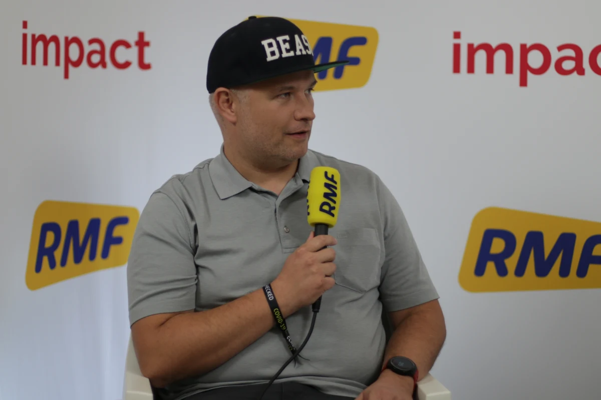 W Polsce powstaje supernowoczesny sprzęt wideo. Coraz więcej firm tworzy takie rozwiązania, które potrafią unowocześnić rynek. System kamer i stabilizatorów wziął się ze świata filmowej rozrywki. Dziś pozwala jednak ratować życie górnikom i chronić granice. Jak to działa? O tym podczas kongresu Impact’21 rozmawialiśmy z Maxem Salamonowiczem, szefem ACR Systems.