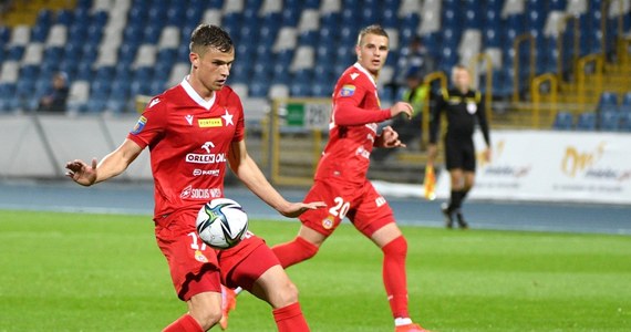 ​Kilku piłkarzy Wisły miało pozytywny wynik testu na obecność SARS-CoV-2 - poinformował krakowski klub, zapewniając że wdrożono niezbędne procedury wymagane w rozgrywkach ekstraklasy.