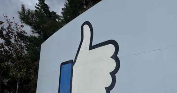 Amerykańska Federalna Komisja Handlu (FTC) rozpoczęła dochodzenie mające określić, czy Facebook spełnia standardy dotyczące prywatności nałożone na niego w 2019 r. - informuje dziennik "Wall Street Journal". Przyczyną dochodzenia mają być wewnętrzne dokumenty firmy opublikowane przez sygnalistkę Frances Haugen.