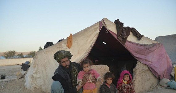 Afganistan: Familiile vând fete pentru că nu au ce mânca.  Foamea crește în țară