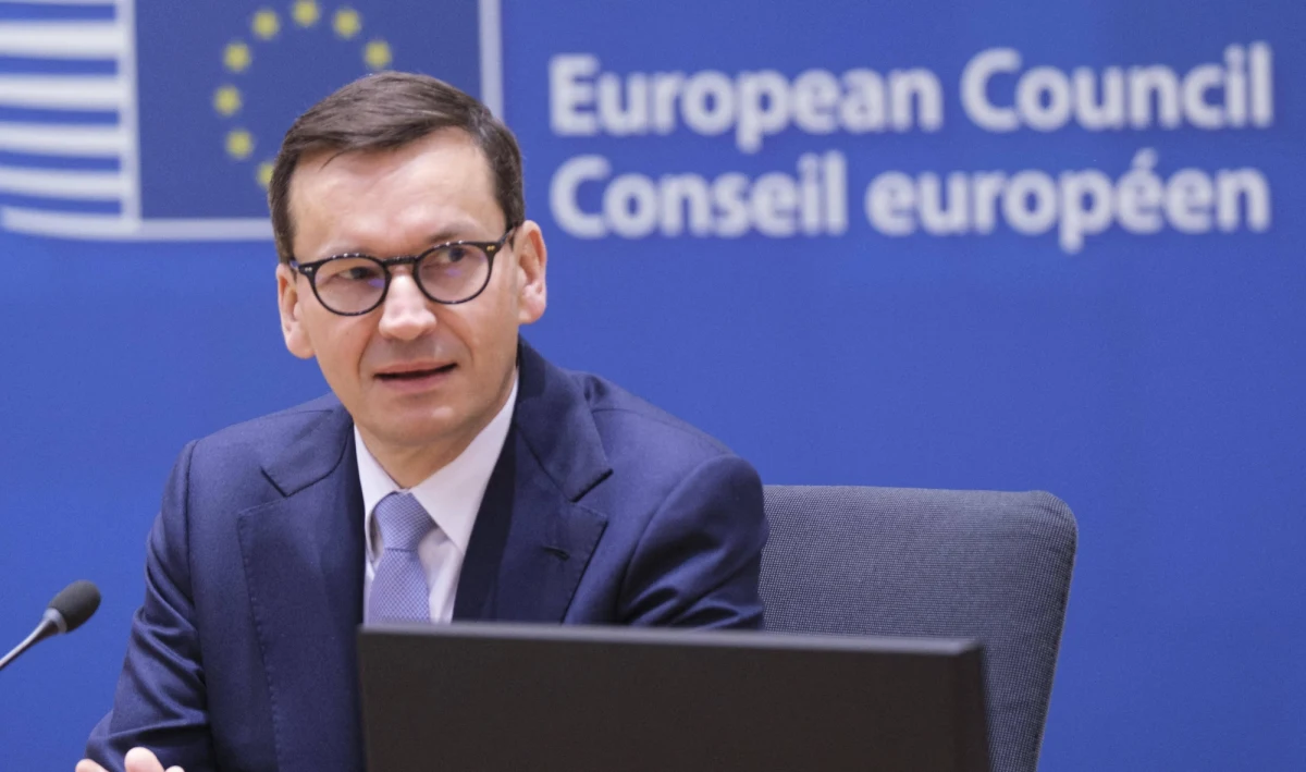 Postanowienie wiceprezesa TSUE w sprawie 1 mln euro dziennych kar za brak likwidacji Izby Dyscyplinarnej usztywnia rozmowy w sprawie Krajowego Planu Odbudowy - ustaliła nasza dziennikarka w Brukseli Katarzyna Szymańska-Borginon. Pole manewru się zawęziło, bo rozwiązania sporu stały się teraz stricte prawne. Zmniejszyły się więc możliwości politycznego "manewrowania". Teraz sprawa zatwierdzenia polskiego KPO będzie równoległa naliczaniu codziennie kar, bo w obu przypadkach chodzi o to samo - likwidację Izby Dyscyplinarnej. 